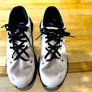 Sz 8.5 US women’s OnCloud Cloud X shoes. Like new. Pale pink with shimmer 💕